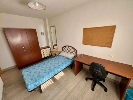 Piso de alquiler en Guerrilleros, Garrido Sur - Photo 3