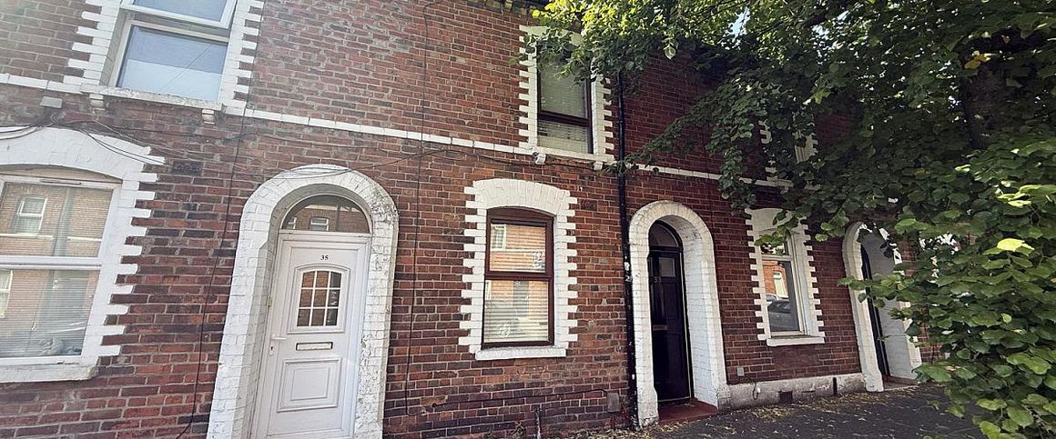35 Donegall Avenue, Belfast BT12 6LS - Photo 1