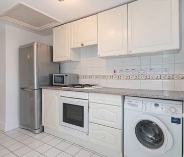 Studio Flat, Grasmere Avenue, SW19 - Photo 2