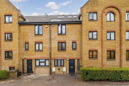 4 bedroom semi-detached house to rent - Photo 4
