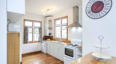 CITY CENTRE - 3 BEDROOM - Photo 5