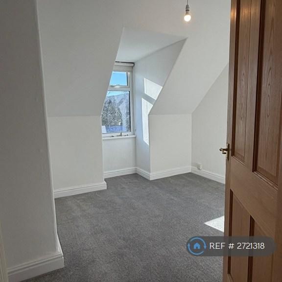 3 bedroom flat to rent - Photo 1