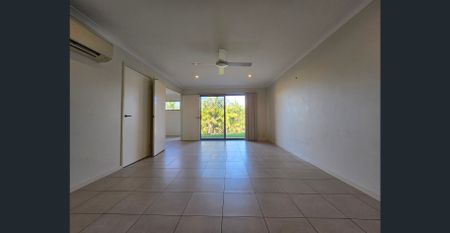 Spacious 4-Bedroom Duplex with Double Garage in a Convenient Arana Hills Location - Photo 2