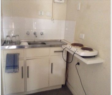 DOWNSTAIRS STUDIO APARTMENT - Photo 4