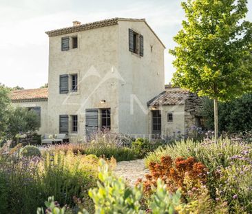 Mas provençal avec vue exceptionnelle sur le village de Gordes - Photo 6