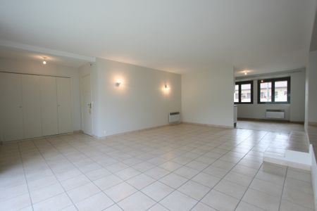 Location Appartement 4 pièces 128m² PRINGY 74370 - Photo 2