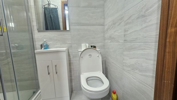 Ealing, W3, London - Photo 1