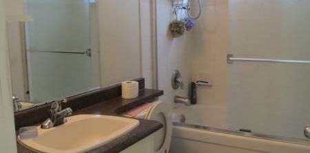 $800 / 1br - fully furnished on main floor, steps to UBC bus, Langara - Photo 2