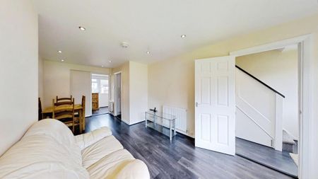 4 bedroom semi-detached house to rent - Photo 5