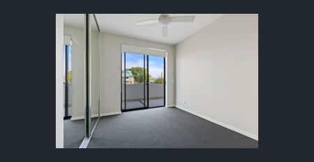 Nestled in the vibrant and picturesque suburb of Kangaroo Point, this property offers an exceptional living experience that combines modern comfort - Photo 4