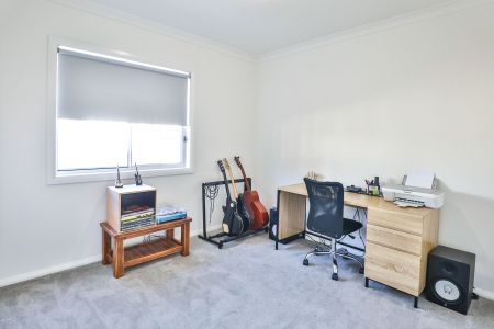 Modern Family Living in Red Cliffs - Photo 3