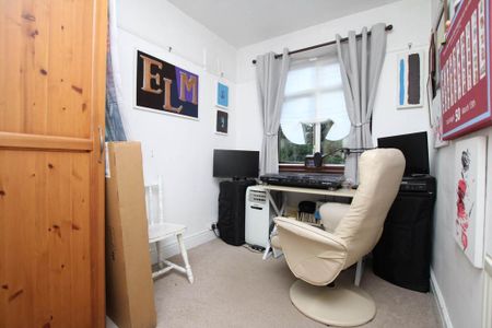 3 bedroom semi-detached house to rent - Photo 5