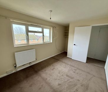 3 bedroom end of terrace house to rent - Photo 4