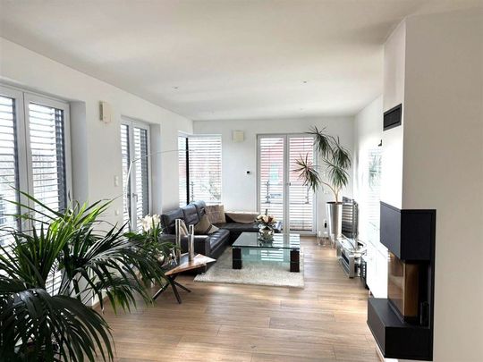 Exklusives Penthouse, 4-R-Whg. m. großem Arbeitsbereich, Kamin, EBK, Balkon, Terrasse, Fubo Heizg., 2 Bäder, TG - Foto 1