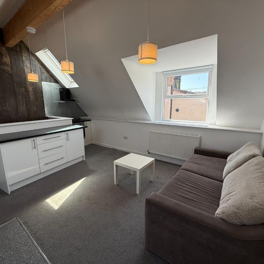 157 Clouds Hill Road, Bristol - Photo 1