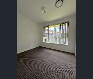 SPACIOUS 4 BEDROOM HOME - Photo 5