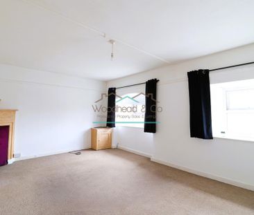 2 bedroom triplex to rent - Photo 2