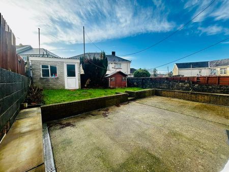 Pine Grove, Neath - Photo 2