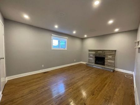 For Lease - 2086 Thornlea Drive, Oakville, Ontario - Photo 2