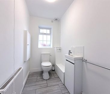 4 bedroom detached house to rent - Photo 2