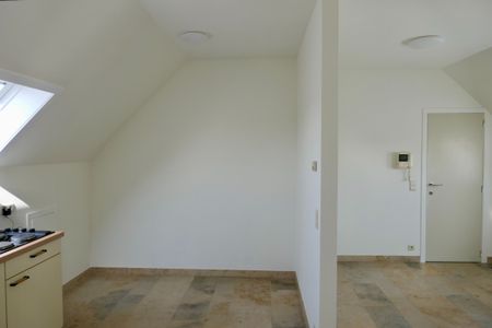 Lichtrijke studio met garage in het centrum van Wingene! - Photo 5