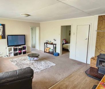 FOUR BEDROOM FAMILY HOME IN ELTHAM - Photo 4