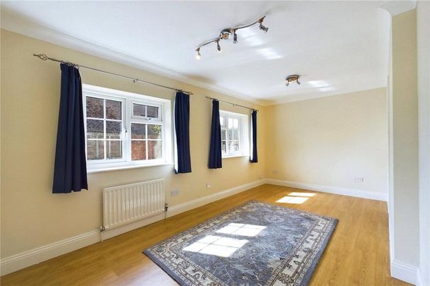 4 bedroom detached house to rent - Photo 1