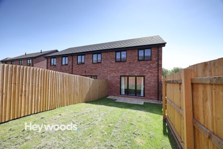 3 bed mews house to rent in Lakeway Grove, The Oaks - Photo 4