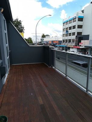 Hamilton CBD Move-In Ready (part) FURNISHED Apmt - Photo 1