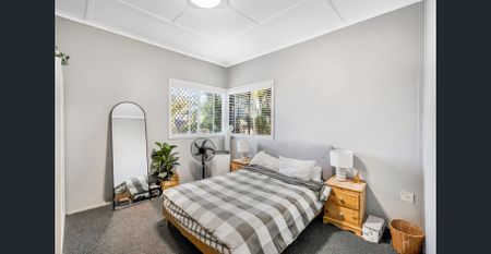 CLOSE TO THE WATER FRONT AT CLONTARF - ELECTRICITY, WATER & WIFI INCLUDED - Photo 2