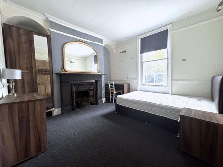 1 bedroom in a house share to rent - Photo 3