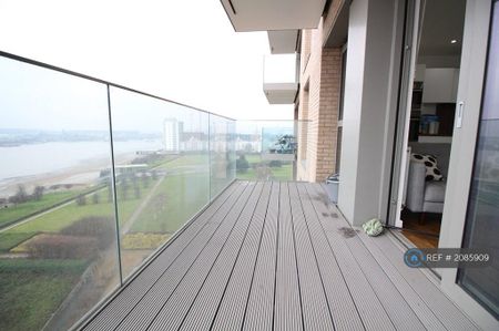 2 bedroom flat to rent - Photo 2