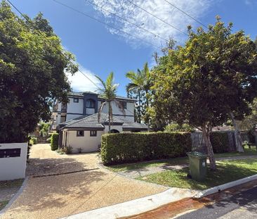 Secure, very well maintained 2 bedroom 2 bathroom apartment close t... - Photo 2