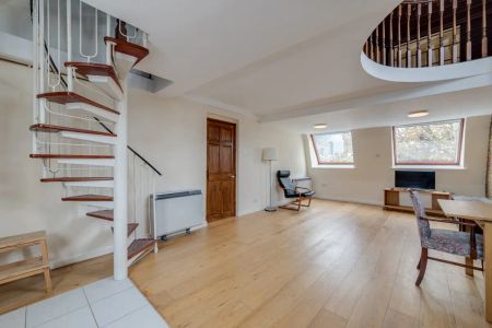 2 bedroom flat in St. Leonards Road - Photo 3