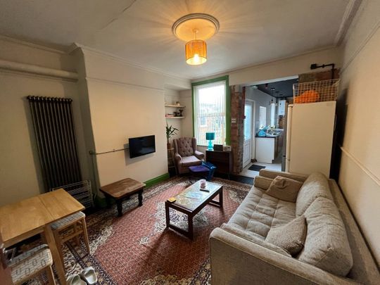 5 Bed Terraced House, Grimthorpe Street, LS6 - Photo 1