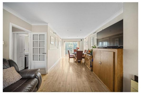 1 bedroom in a house share to rent - Photo 1