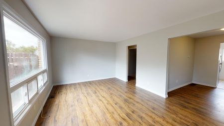 Three Bedroom Townhouse - Photo 2