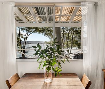 Charming Coastal Cottage - Photo 1