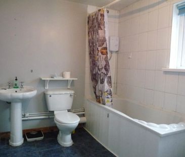 196 Spamount Street, North Belfast, BT15 2FF - Photo 6
