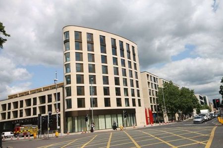 A stylish, modern, apartment in central Cambridge - Photo 2