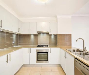 “Freshly Painted Modern 2 Bedroom Apartment in Liverpool!” - Photo 5