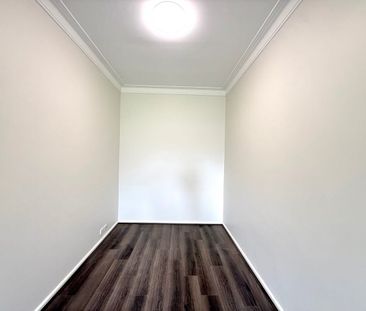 Newly Renovated 2-Bedroom Semi-Detached Flat – Carlton - Photo 1