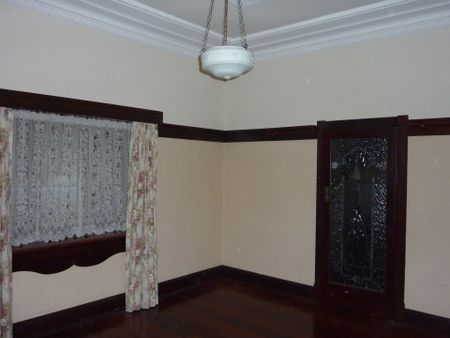 218 Eighth Avenue, Inglewood, WA 6052 - Photo 2