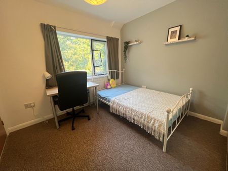 7 Bed Detached House, Charter Avenue, CV4 - Photo 2