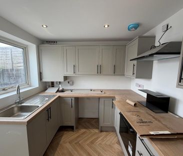 3 bedroom terraced house to rent - Photo 4
