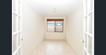 LARGE FAMILY HOUSE ON 530 SQM BLOCK - Photo 2