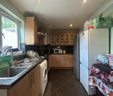 3 bedroom semi-detached house to rent - Photo 5