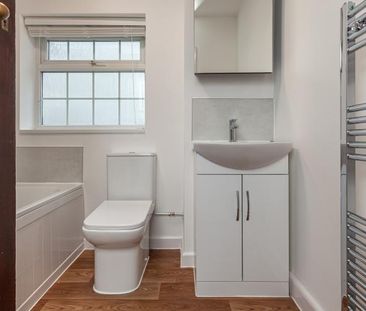 3 bedroom detached house to rent - Photo 5