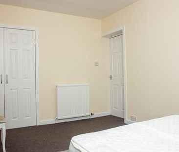 2 Bed Flat, Springhill Road, AB16 - Photo 2