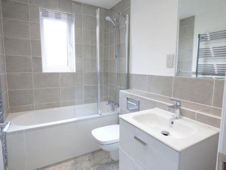 3 bedroom semi-detached house to rent - Photo 3